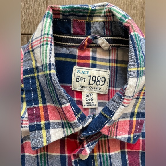 Button down short sleeve shirt size 5/6 - Picture 2 of 3